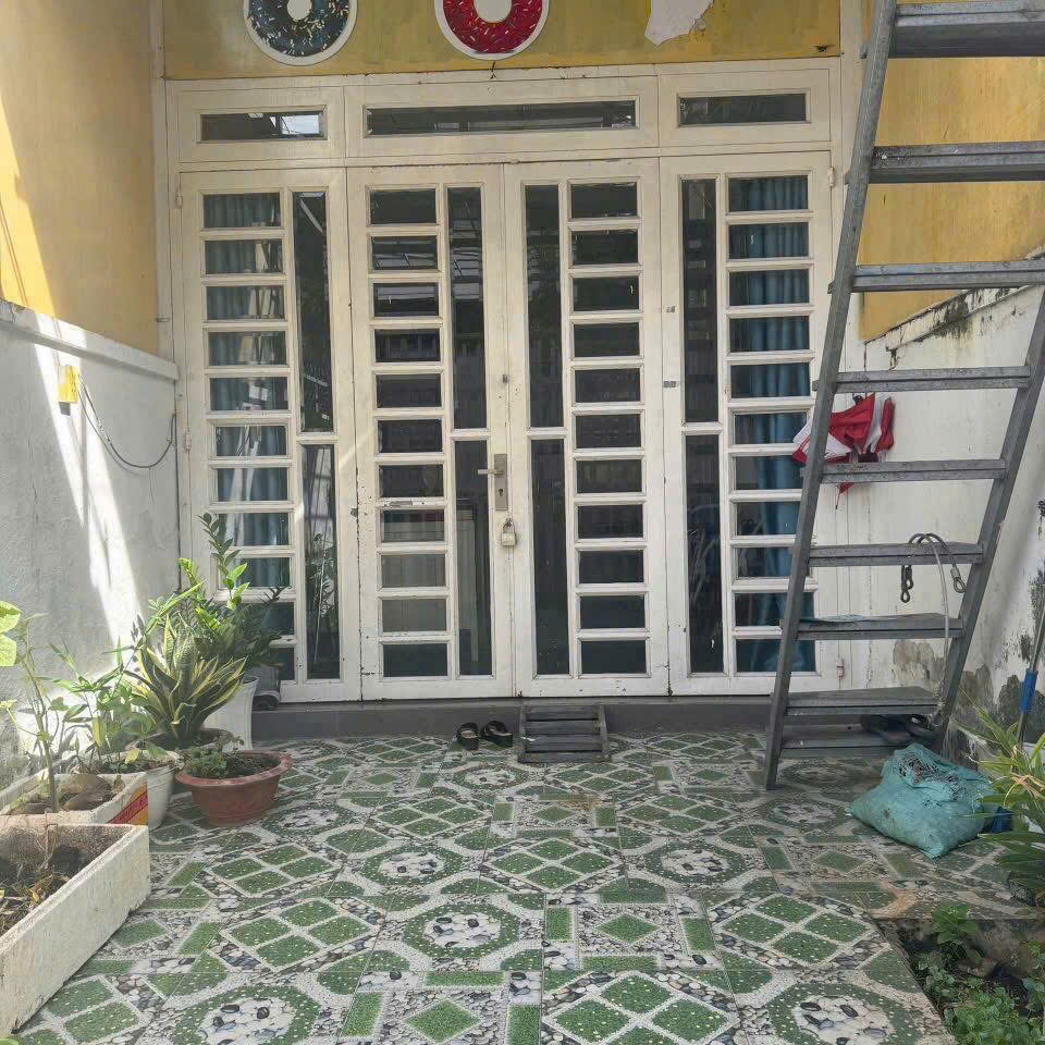 Nhà đẹp, thiết kế hiện đại, đúc thật 4 tầng, nằm trong khu dân cư hiện hữu, hẻm xe tải chạy vi vu,